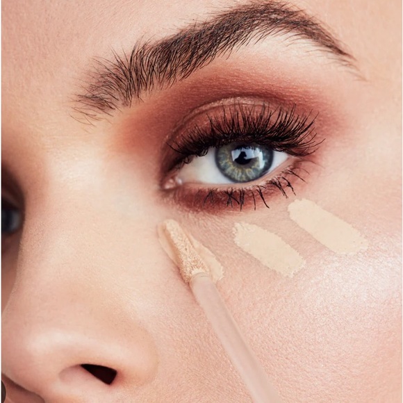 Iconic London Seamless Concealer in Light Cream BNIB - Picture 4 of 9